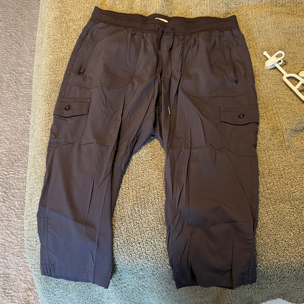 L.L Bean Women’s Navy Crop Cargo Pants